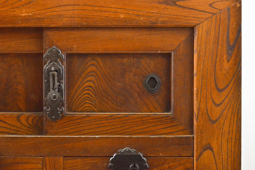 和製アンティーク 漆塗り 前面欅(ケヤキ)材 上質な空間を演出する六尺サイズの収納箪笥サイドボード(夜具箪笥、水屋箪笥、布団箪笥、引き出し、サイドチェスト)(R-061909)