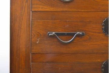 和製アンティーク 漆塗り 前面欅(ケヤキ)材 上質な空間を演出する六尺サイズの収納箪笥サイドボード(夜具箪笥、水屋箪笥、布団箪笥、引き出し、サイドチェスト)(R-061909)