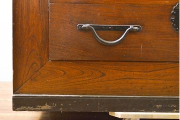 和製アンティーク 漆塗り 前面欅(ケヤキ)材 上質な空間を演出する六尺サイズの収納箪笥サイドボード(夜具箪笥、水屋箪笥、布団箪笥、引き出し、サイドチェスト)(R-061909)