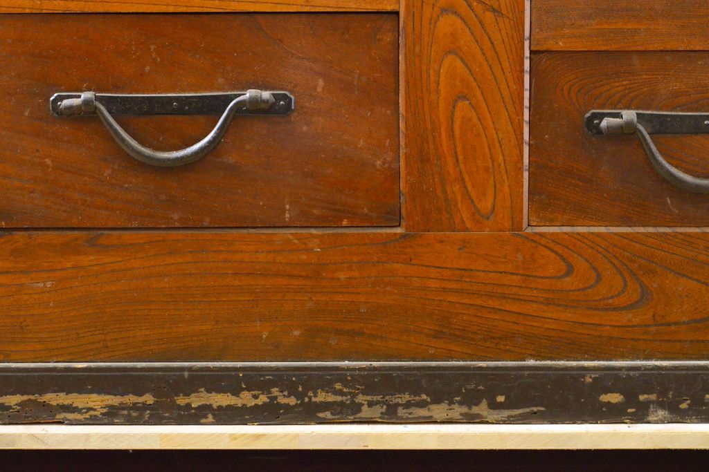 和製アンティーク 漆塗り 前面欅(ケヤキ)材 上質な空間を演出する六尺サイズの収納箪笥サイドボード(夜具箪笥、水屋箪笥、布団箪笥、引き出し、サイドチェスト)(R-061909)