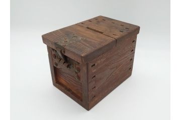 アンティーク雑貨　古民具・骨董　総栗材　古い質感が味のある銭箱(木箱、銭函、小物収納)(R-061925)
