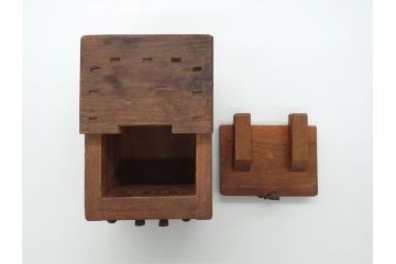アンティーク雑貨　古民具・骨董　総栗材　古い質感が味のある銭箱(木箱、銭函、小物収納)(R-061925)
