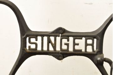 イギリスアンティーク　SINGER(シンガー)社　レトロな佇まいがお洒落なミシンの鉄脚(シンガーミシン、ミシンテーブル、ミシン台)(R-061944)