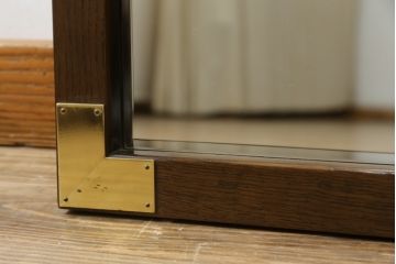 中古　カリモク家具(karimoku)　domani(ドマーニ)　Morganton(モーガントン)　四隅の金具がアクセントの壁掛けミラー(鏡、ウォールミラー)(R-061945)