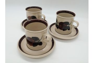 ARABIA FINLAND　Ruija(ルイージャ)　Ulla Procope(ウラ・プロコッペ)　優しさと温かみある絵付けが印象的なカップ&ソーサー3客セット(アラビア、フィンランド、Sモデル、北欧食器、C&S)(R-061947)