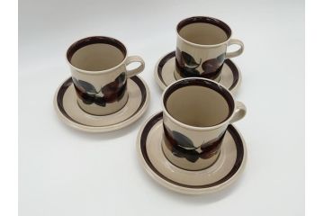 ARABIA FINLAND　Ruija(ルイージャ)　Ulla Procope(ウラ・プロコッペ)　優しさと温かみある絵付けが印象的なカップ&ソーサー3客セット(アラビア、フィンランド、Sモデル、北欧食器、C&S)(R-061948)