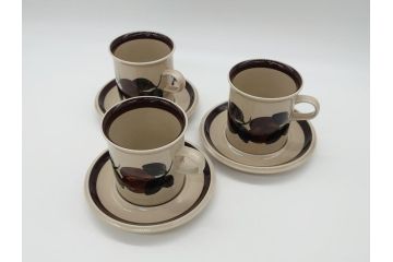 ARABIA FINLAND　Ruija(ルイージャ)　Ulla Procope(ウラ・プロコッペ)　優しさと温かみある絵付けが印象的なカップ&ソーサー3客セット(アラビア、フィンランド、Sモデル、北欧食器、C&S)(R-061949)