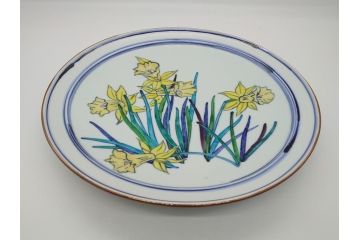 京都府無形文化財　竹中浩　色絵水仙文　温かみのある絵付けが魅力の皿(共箱付き、大皿、プレート、作家物、和食器)(R-061952)