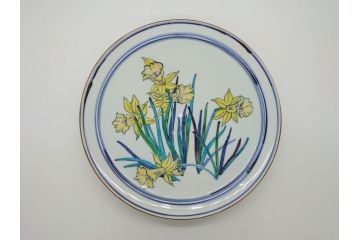 京都府無形文化財　竹中浩　色絵水仙文　温かみのある絵付けが魅力の皿(共箱付き、大皿、プレート、作家物、和食器)(R-061952)