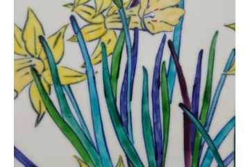 京都府無形文化財　竹中浩　色絵水仙文　温かみのある絵付けが魅力の皿(共箱付き、大皿、プレート、作家物、和食器)(R-061952)