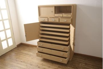 中古　最高級　伝統工芸士　中山昌二作　かくし付き　凛とした佇まいが気品を感じさせる加茂総桐箪笥(大丸、四方丸、桐たんす、着物箪笥、衣装タンス、和タンス)(定価約240万)(R-061956)