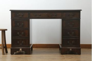 イギリスビンテージ　ロスジョン(ROSJOHN)　脚部まで凝ったデザインが高級感を醸し出すデスク(在宅用、ワークデスク、在宅ワーク用、両袖机、オフィスデスク、ヴィンテージ)(R-061957)