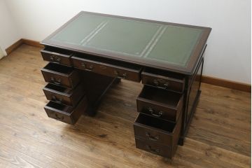 イギリスビンテージ　ロスジョン(ROSJOHN)　脚部まで凝ったデザインが高級感を醸し出すデスク(在宅用、ワークデスク、在宅ワーク用、両袖机、オフィスデスク、ヴィンテージ)(R-061957)