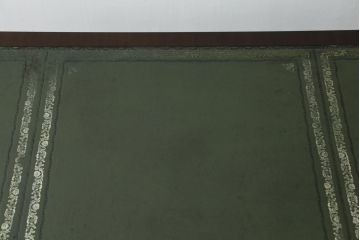 イギリスビンテージ　ロスジョン(ROSJOHN)　脚部まで凝ったデザインが高級感を醸し出すデスク(在宅用、ワークデスク、在宅ワーク用、両袖机、オフィスデスク、ヴィンテージ)(R-061957)