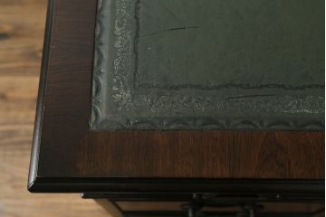 イギリスビンテージ　ロスジョン(ROSJOHN)　脚部まで凝ったデザインが高級感を醸し出すデスク(在宅用、ワークデスク、在宅ワーク用、両袖机、オフィスデスク、ヴィンテージ)(R-061957)