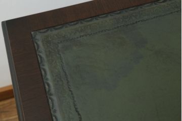 イギリスビンテージ　ロスジョン(ROSJOHN)　脚部まで凝ったデザインが高級感を醸し出すデスク(在宅用、ワークデスク、在宅ワーク用、両袖机、オフィスデスク、ヴィンテージ)(R-061957)