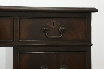 イギリスビンテージ　ロスジョン(ROSJOHN)　脚部まで凝ったデザインが高級感を醸し出すデスク(在宅用、ワークデスク、在宅ワーク用、両袖机、オフィスデスク、ヴィンテージ)(R-061957)