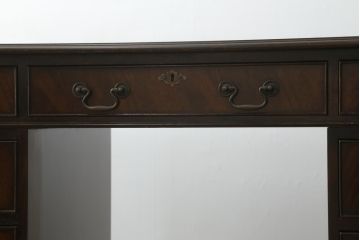 イギリスビンテージ　ロスジョン(ROSJOHN)　脚部まで凝ったデザインが高級感を醸し出すデスク(在宅用、ワークデスク、在宅ワーク用、両袖机、オフィスデスク、ヴィンテージ)(R-061957)