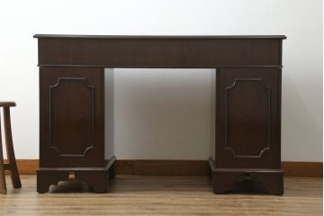 イギリスビンテージ　ロスジョン(ROSJOHN)　脚部まで凝ったデザインが高級感を醸し出すデスク(在宅用、ワークデスク、在宅ワーク用、両袖机、オフィスデスク、ヴィンテージ)(R-061957)