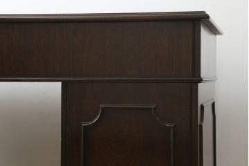 イギリスビンテージ　ロスジョン(ROSJOHN)　脚部まで凝ったデザインが高級感を醸し出すデスク(在宅用、ワークデスク、在宅ワーク用、両袖机、オフィスデスク、ヴィンテージ)(R-061957)