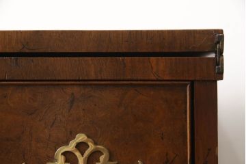 イギリスビンテージ　高級品　激レア　拡張式天板付き　マホガニー材　バーズアイが印象的なチェスト(サイドボード、サイドチェスト、カウンターテーブル、引き出し、作業台、ヴィンテージ)(R-061958)