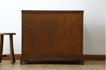 イギリスヴィンテージ　高級品　激レア　拡張式天板付き　マホガニー材　バーズアイが印象的なチェスト　(R-061958)