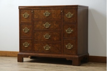 イギリスヴィンテージ　高級品　激レア　拡張式天板付き　マホガニー材　バーズアイが印象的なチェスト　(R-061958)
