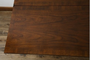 イギリスヴィンテージ　高級品　激レア　拡張式天板付き　マホガニー材　バーズアイが印象的なチェスト　(R-061958)