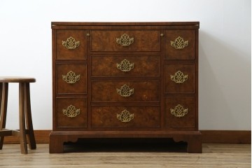 イギリスヴィンテージ　高級品　激レア　拡張式天板付き　マホガニー材　バーズアイが印象的なチェスト　(R-061958)