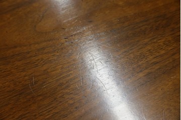 イギリスヴィンテージ　高級品　激レア　拡張式天板付き　マホガニー材　バーズアイが印象的なチェスト　(R-061958)