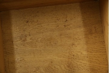 イギリスヴィンテージ　高級品　激レア　拡張式天板付き　マホガニー材　バーズアイが印象的なチェスト　(R-061958)