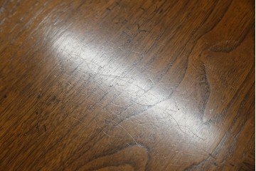 イギリスヴィンテージ　高級品　激レア　拡張式天板付き　マホガニー材　バーズアイが印象的なチェスト　(R-061958)