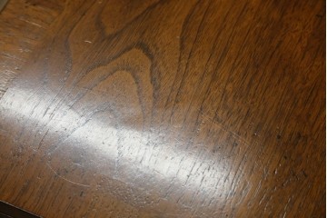 イギリスヴィンテージ　高級品　激レア　拡張式天板付き　マホガニー材　バーズアイが印象的なチェスト　(R-061958)