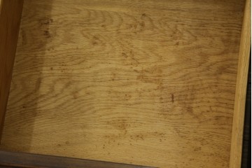 イギリスヴィンテージ　高級品　激レア　拡張式天板付き　マホガニー材　バーズアイが印象的なチェスト　(R-061958)