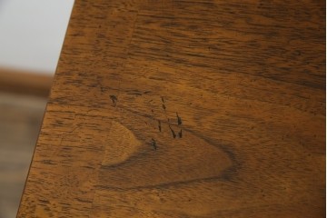 イギリスヴィンテージ　高級品　激レア　拡張式天板付き　マホガニー材　バーズアイが印象的なチェスト　(R-061958)