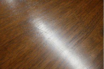 イギリスヴィンテージ　高級品　激レア　拡張式天板付き　マホガニー材　バーズアイが印象的なチェスト　(R-061958)