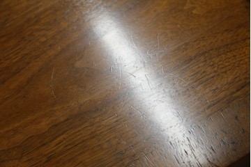 イギリスヴィンテージ　高級品　激レア　拡張式天板付き　マホガニー材　バーズアイが印象的なチェスト　(R-061958)