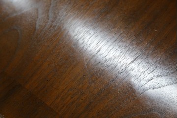 イギリスヴィンテージ　高級品　激レア　拡張式天板付き　マホガニー材　バーズアイが印象的なチェスト　(R-061958)