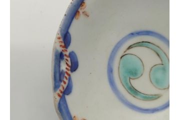 平戸焼　小柿製　色絵　染付　二つ巴紋　6寸皿　約18.5cm　縁起の良いひょうたん型のフォルムが印象的な変形皿(六寸、共箱付き、松竹梅、三川内焼、和食器、和皿)(R-061963)