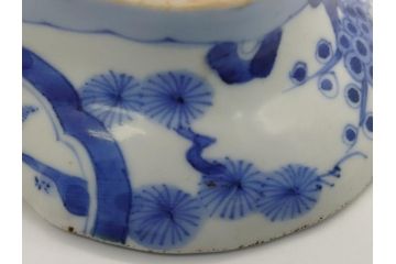 平戸焼　小柿製　色絵　染付　二つ巴紋　6寸皿　約18.5cm　縁起の良いひょうたん型のフォルムが印象的な変形皿(六寸、共箱付き、松竹梅、三川内焼、和食器、和皿)(R-061963)