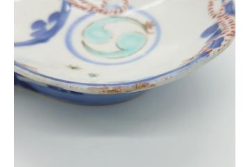平戸焼　小柿製　色絵　染付　二つ巴紋　6寸皿　約18.5cm　縁起の良いひょうたん型のフォルムが印象的な変形皿(六寸、共箱付き、松竹梅、三川内焼、和食器、和皿)(R-061963)