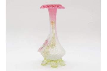 西洋アンティーク　ヴァセリンガラス　ウラン　繊細で華やかな装飾が目を惹く花瓶(花器、花入、フラワーベース、ワセリンガラス、木箱付き)(R061964)