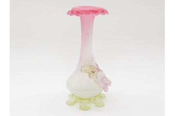 西洋アンティーク　ヴァセリンガラス　ウラン　繊細で華やかな装飾が目を惹く花瓶(花器、花入、フラワーベース、ワセリンガラス、木箱付き)(R061964)