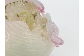 西洋アンティーク　ヴァセリンガラス　ウラン　繊細で華やかな装飾が目を惹く花瓶(花器、花入、フラワーベース、ワセリンガラス、木箱付き)(R061964)