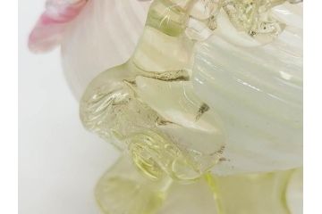西洋アンティーク　ヴァセリンガラス　ウラン　繊細で華やかな装飾が目を惹く花瓶(花器、花入、フラワーベース、ワセリンガラス、木箱付き)(R061964)