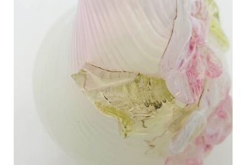 西洋アンティーク　ヴァセリンガラス　ウラン　繊細で華やかな装飾が目を惹く花瓶(花器、花入、フラワーベース、ワセリンガラス、木箱付き)(R061964)