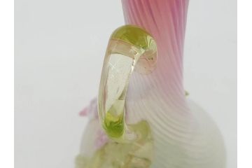 西洋アンティーク　ヴァセリンガラス　ウラン　繊細で華やかな装飾が目を惹く花瓶(花器、花入、フラワーベース、ワセリンガラス、木箱付き)(R061964)