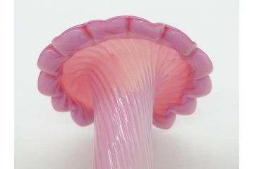 西洋アンティーク　ヴァセリンガラス　ウラン　繊細で華やかな装飾が目を惹く花瓶(花器、花入、フラワーベース、ワセリンガラス、木箱付き)(R061964)