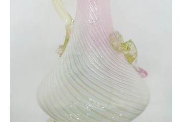 西洋アンティーク　ヴァセリンガラス　ウラン　繊細で華やかな装飾が目を惹く花瓶(花器、花入、フラワーベース、ワセリンガラス、木箱付き)(R061964)