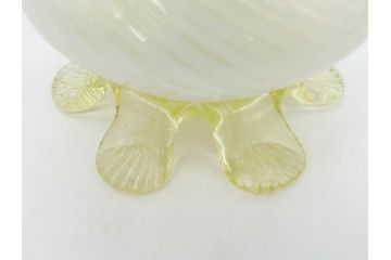 西洋アンティーク　ヴァセリンガラス　ウラン　繊細で華やかな装飾が目を惹く花瓶(花器、花入、フラワーベース、ワセリンガラス、木箱付き)(R061964)